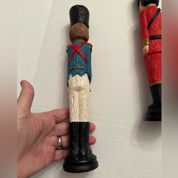 Vntg Set Red Uniformed Wood Look Resin Figurine Guard & Blue Soldier W/Bugle 12 - Picture 7 of 11